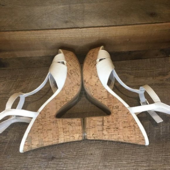 NEW Me Too T-Strap Platform Dress Sandals - Picture 6 of 9